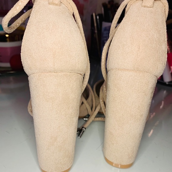 Beautiful shoes! 💕✨FASHION NOVA - Picture 4 of 7